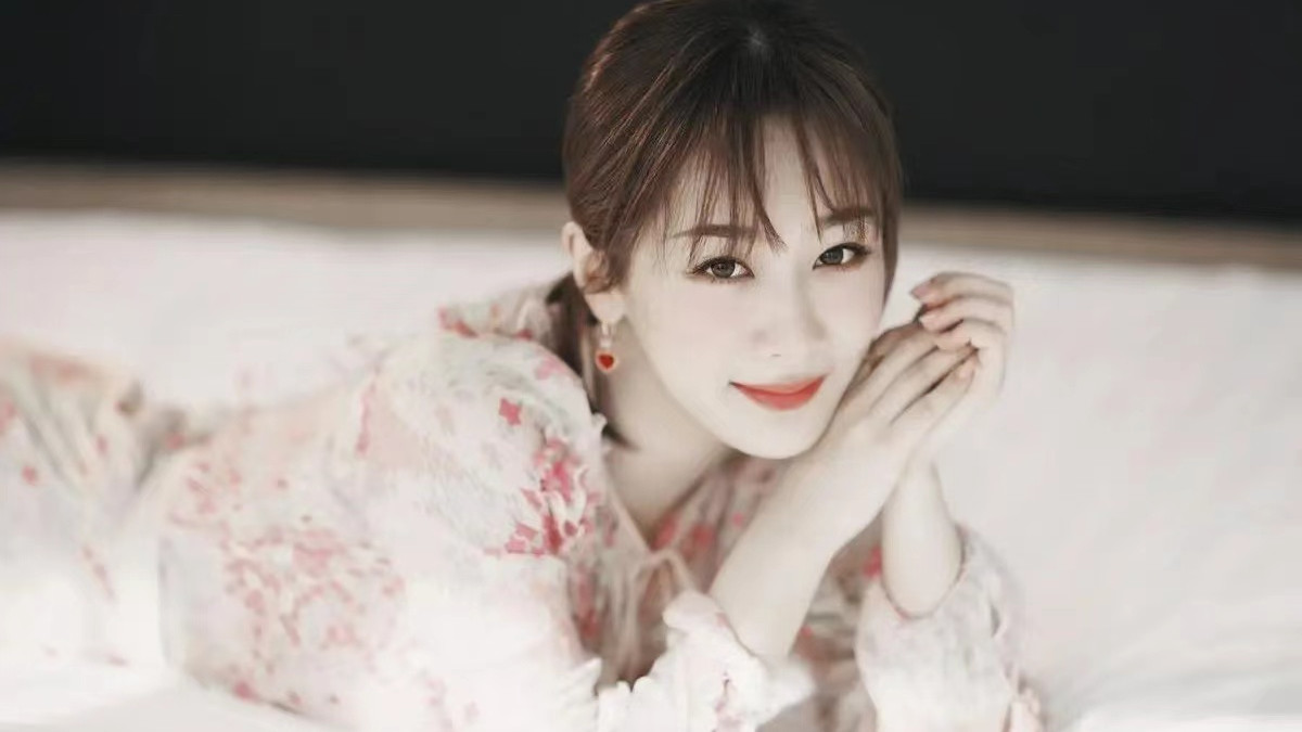 杨紫：票房突破 80 亿，闪耀电影界的新星