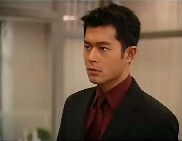 大瓜！古天乐泰国拜四面佛，送4头金象！眼神上热搜！王石也在！