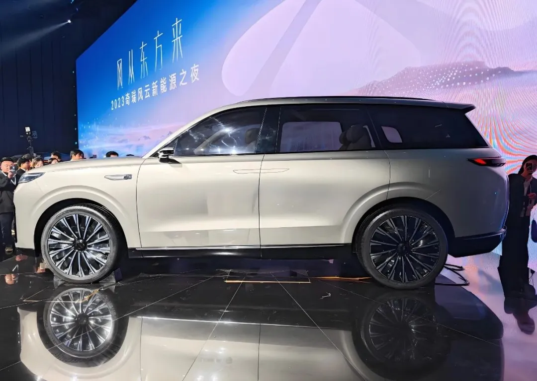 奇瑞新车现身，长超5米4座行政座舱，配524马力续航2000km