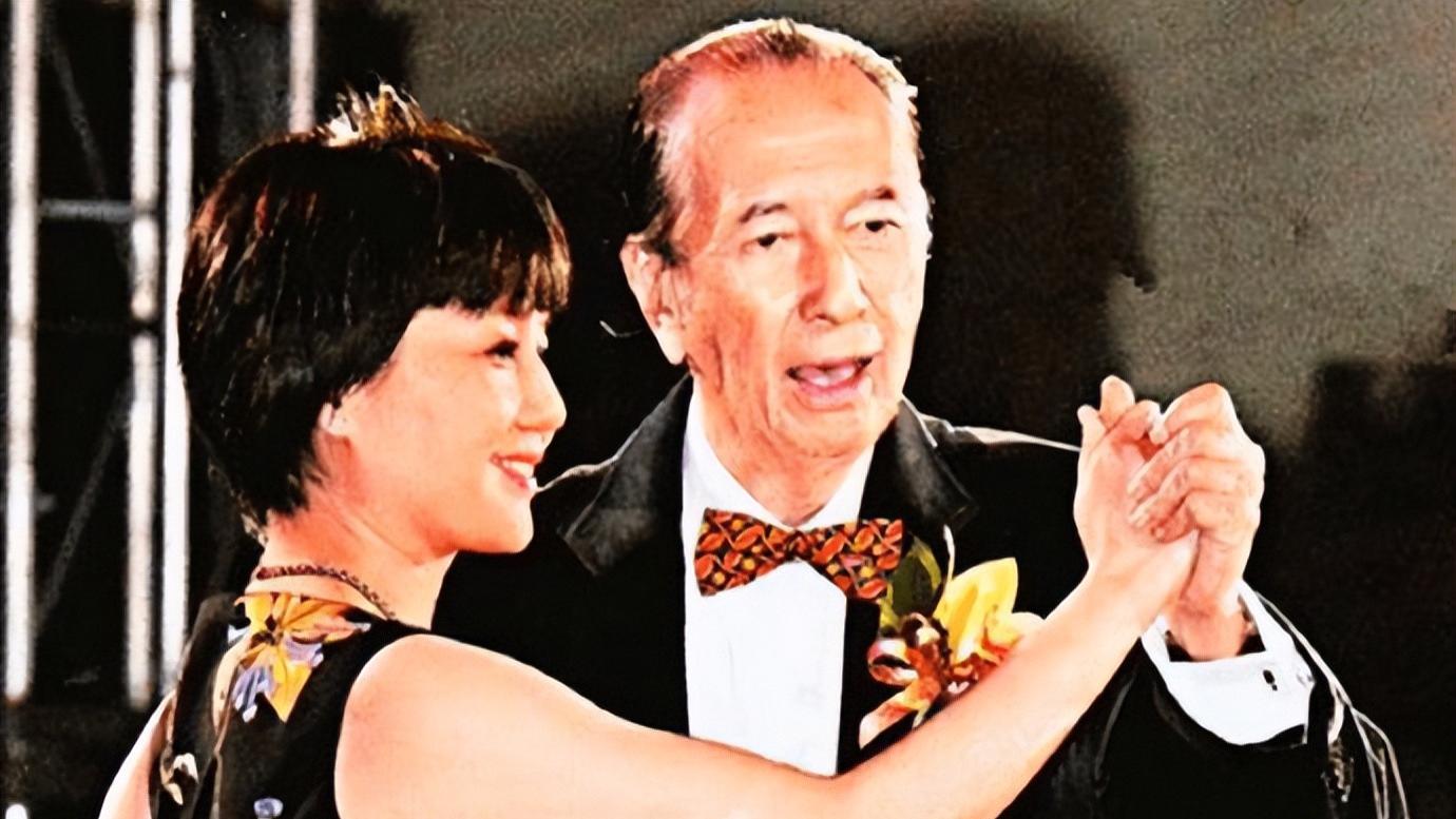 何鸿燊梁安琪昔日跳舞画面：舞姿优美灵动，四太像只飞舞的蝴蝶