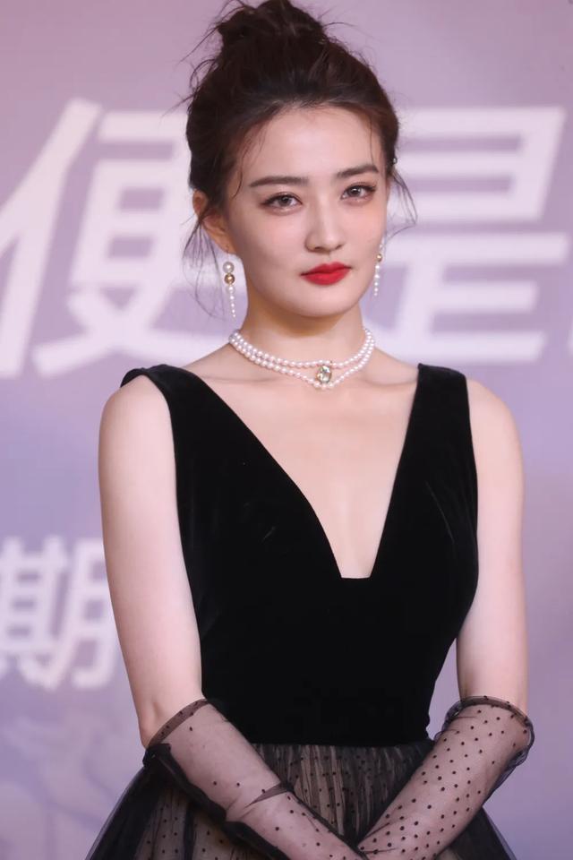 徐璐蕾丝手套生图照