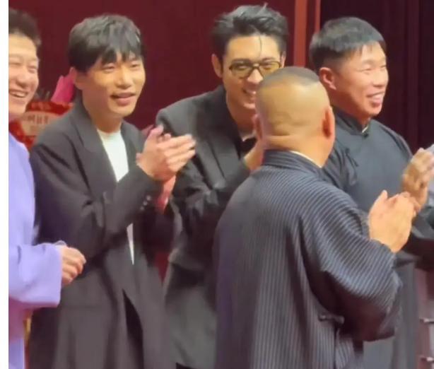 郭德纲为什么封箱还带秦霄贤？因为“那点破事”根本就不叫事！