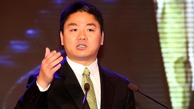 刘强东携娇妻章泽天现身巴黎奥运会,气场强大,8岁女儿身高瞩目