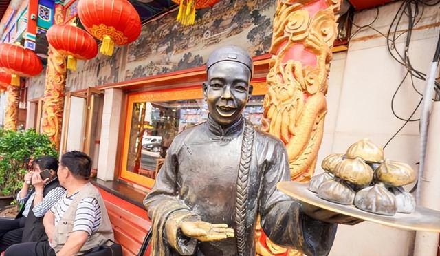 一笼包子280,一碟花生米58,狗不理包子倒是成了\"人不理\"