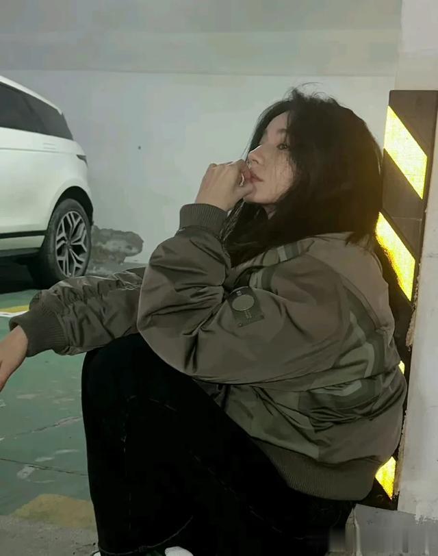 新疆维吾尔族的穆凯代斯，那种明媚大方、娇艳的美真的特别好看