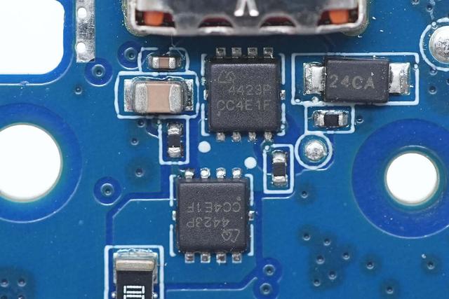 支持65W PD快充和120W小米快充，小米165W自帶線充電寶拆解