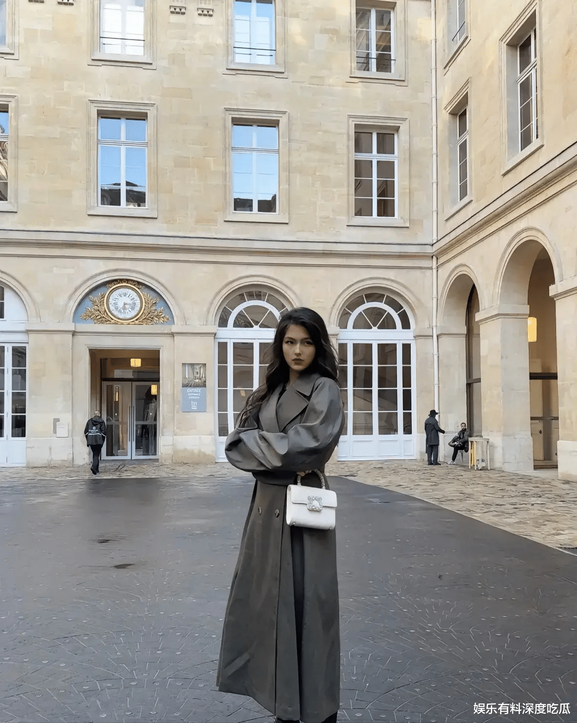 15岁王诗龄现身巴黎!打扮成熟气场强大,???有李湘当年风采