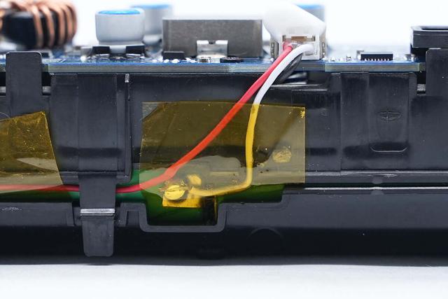 支持65W PD快充和120W小米快充，小米165W自帶線充電寶拆解