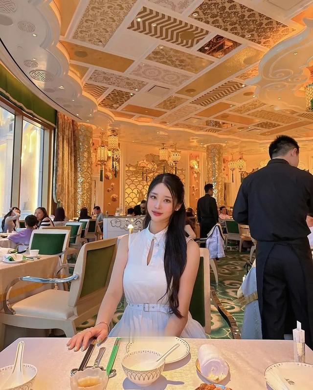 顶级模特!一米2大长腿,完美腰臀比,好润!