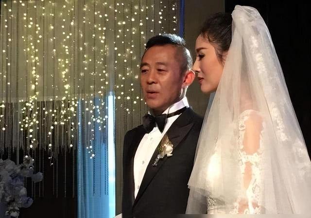 离婚后只字不提前夫侯勇,与女儿相依为命,如今46岁宛若冻龄少女