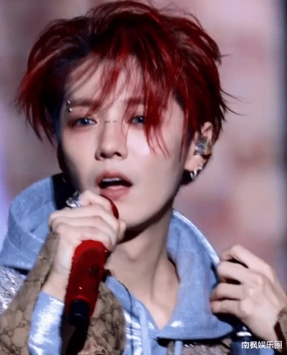 被换发型的鹿晗惊艳了！瘦了一圈，帅得毫不费力，像漫画里的少年