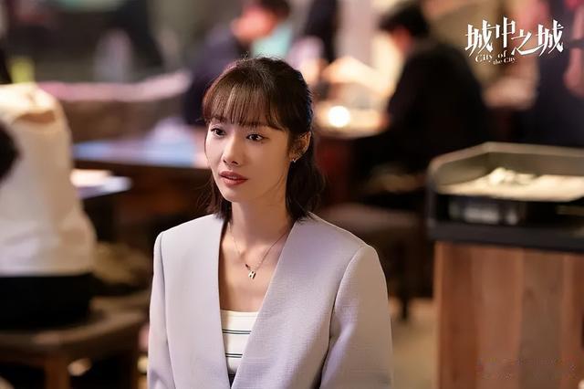 明明是同一个人，演完《破冰行动》再演《城中之城》，愣是没认出