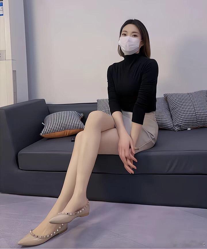 短发与苗条的身材，也很般配！