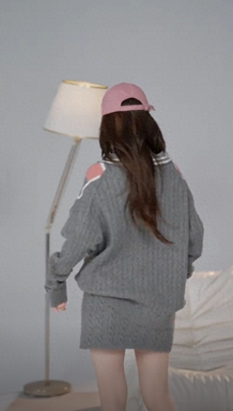 43岁李小璐居家画面曝光!一身穿搭充满少女感,保养到位身材好!