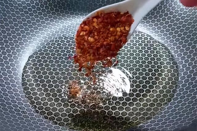 春天是“养骨”黄金期，有钱没钱，吃这3样，强筋健骨，腿脚有力