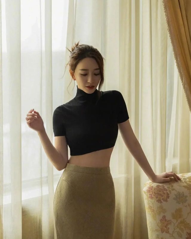 李小冉翻红浪潮再起，她的颜值能否经得起“显微镜”下的审视？