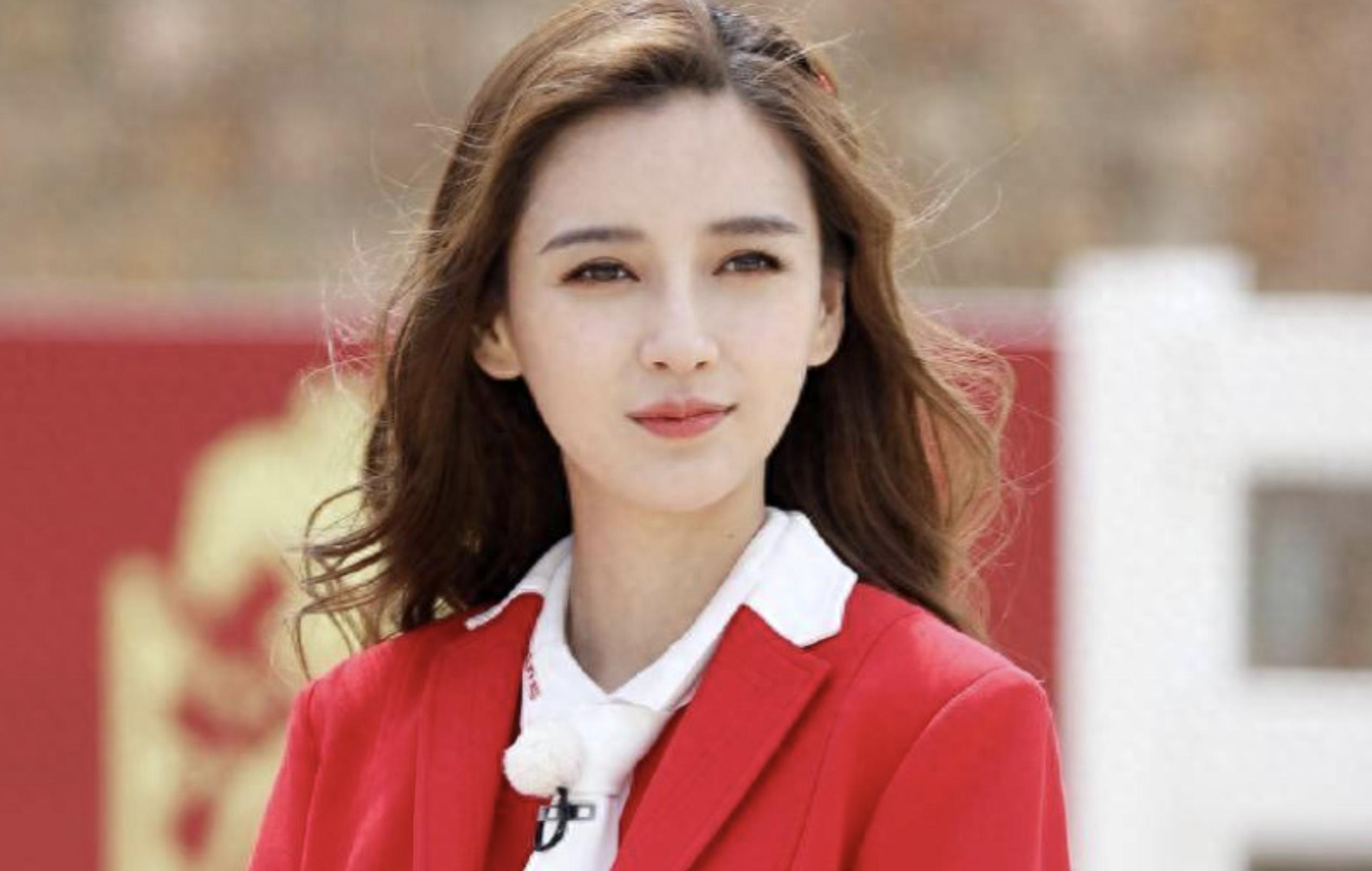 离婚不到2年,没了黄晓明庇护,Angelababy遇上事儿连话都不敢说