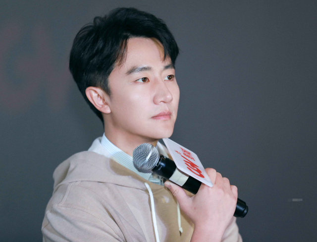 黄轩方否认家暴，不料狗仔公开挑衅，直言他们的公关手段很愚蠢