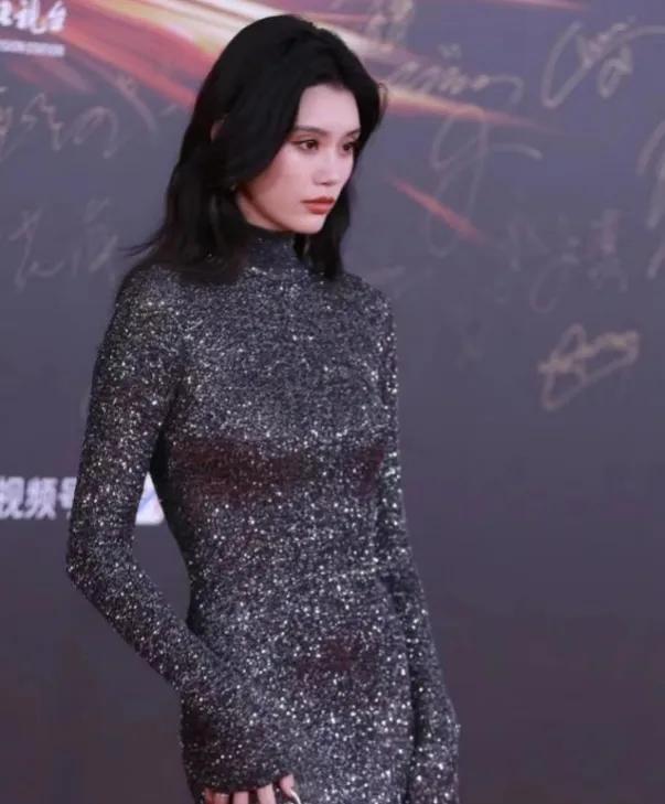 微博之夜谁的礼服最美丽,明星进场时谁是漂亮组,谁是气场组呢