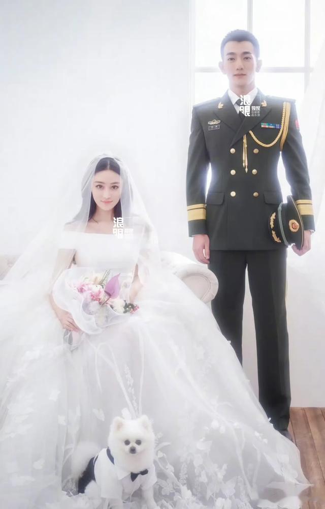 张馨予5岁女儿首次曝光,何捷亲自教闺女游泳,一家三口幸福爆棚