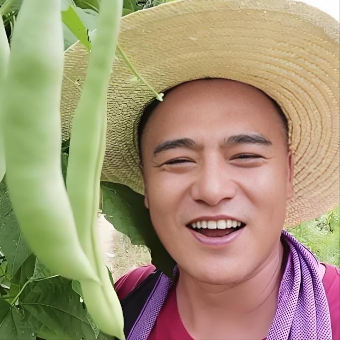 演员黑子：不炒作没绯闻，成名娶芙蓉为妻，没戏拍就回村干农活