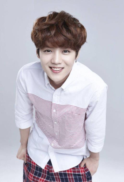 大瓜！顶流鹿晗公开致歉，全平台被禁止关注，网友：关晓彤亏了