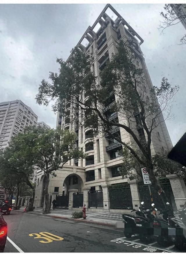 原来这就是大S妈妈和大姐住的豪宅，跟大S住的还是有差距的