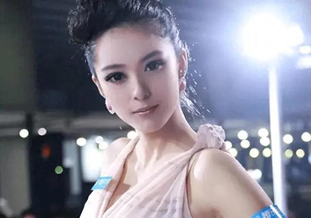 她被称为中国第一黄金身材,颜值也好,嫁个好丈夫幸福惹人羡