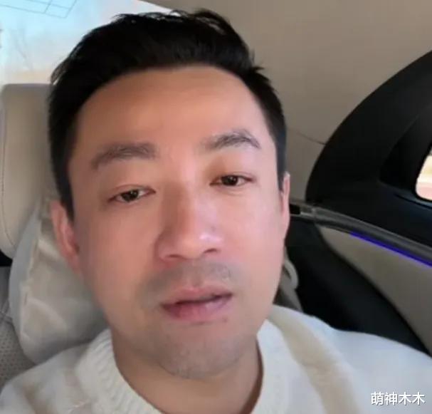 汪小菲求婚成功后首露面,带未婚妻出门溜达,面容憔悴眼底发红