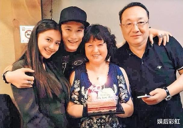 瞒了我们24年!原来她就是黄晓明的亲生母亲,难怪儿子能大红大紫!