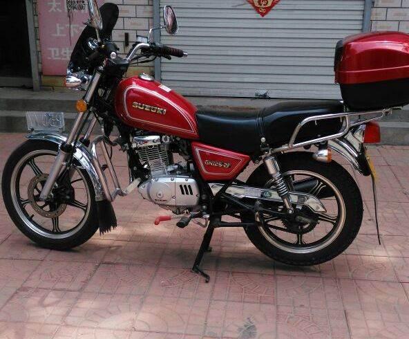 看了1995年的摩托车价格海报，才知道当年买得起摩托的都是大哥
