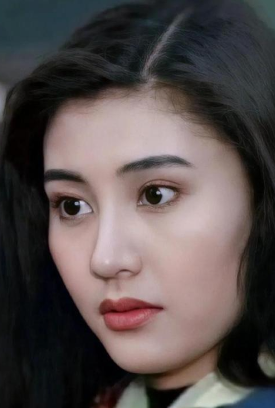 现在证明，躺在病危重症室的李嘉欣，让我们明白什么叫“现世报”