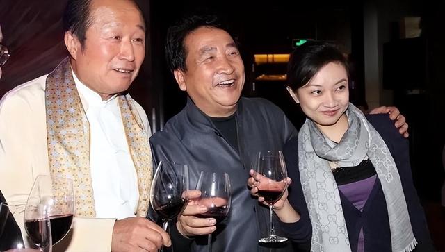 姜珊：被爸爸姜昆掐断明星梦，因一段相声被内涵，年近五十仍单身