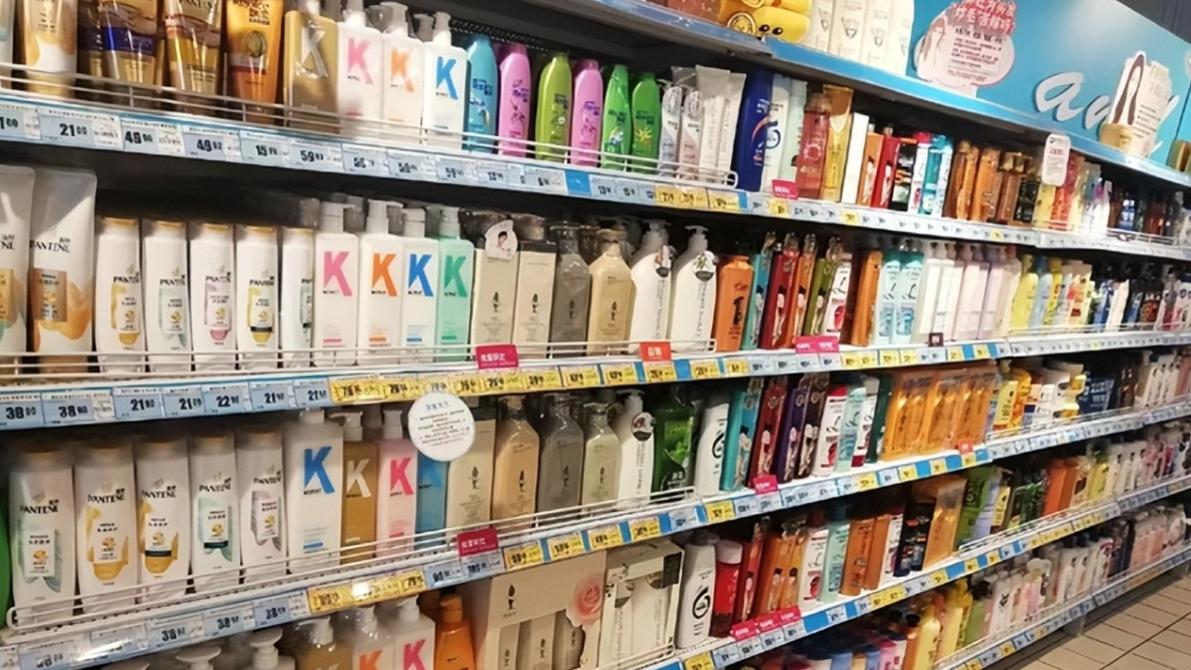 “阿道夫、飘柔”跌下神坛，又一国货洗发水走红，控油防脱还去屑！