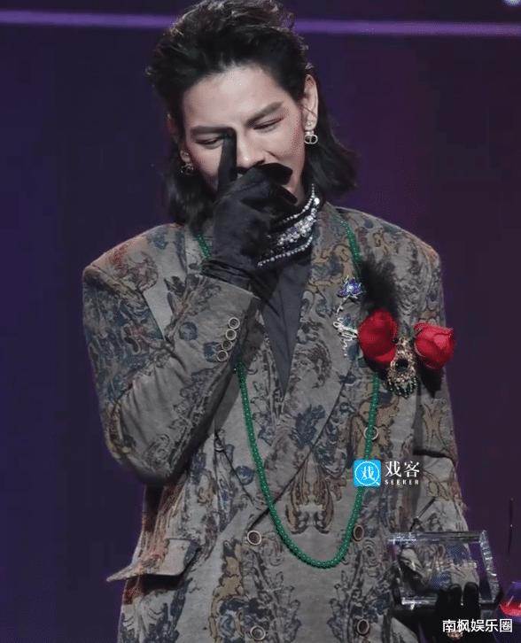 看了34岁李沁的近照,我才明白“女人微胖”才是极品