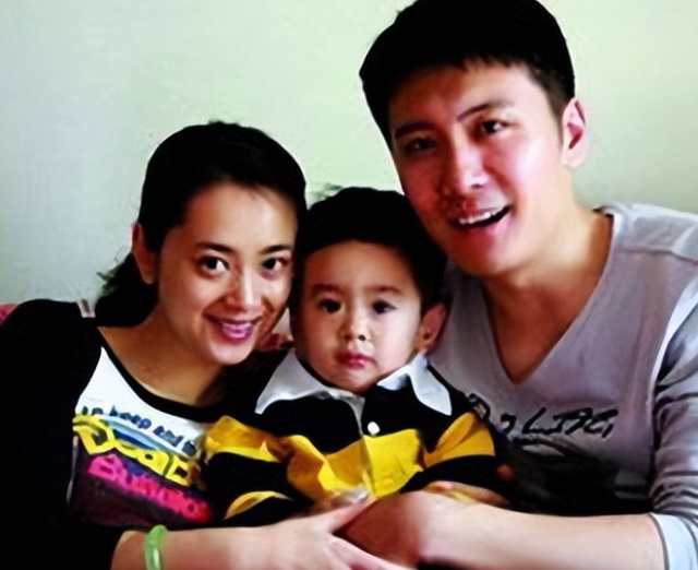 她是最干净的女演员,与小丈夫结婚18年零绯闻,把婆婆当亲妈对待