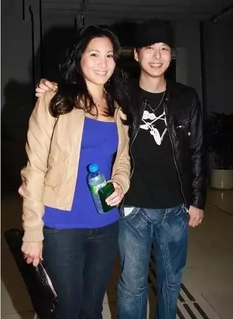 49岁邓健泓婚后移民加拿大变好老公?