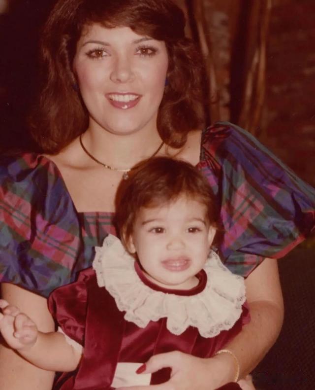 还是以前的金卡戴珊好看,亲弟弟也那么的帅,就是后来都变了模样