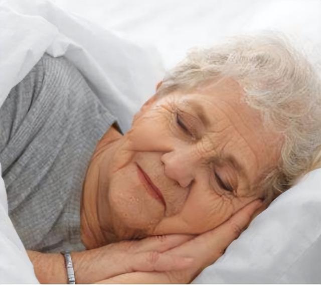 人能活多久看下半身便知？医生直言：自查若无3个异样，或更长寿