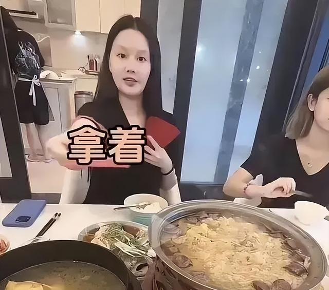 赵本山女儿晒新家，8室5厅7卫上千平，比酒店还豪华