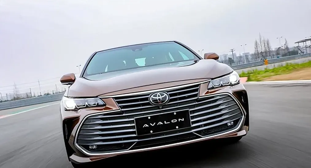 丰田11.68万一路降至7万多，2.0L、4.7L油耗，配7气囊