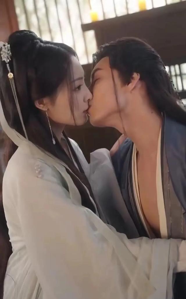 “兼祧两家”题材四版短剧大比拼，哪一对CP最让你着迷？