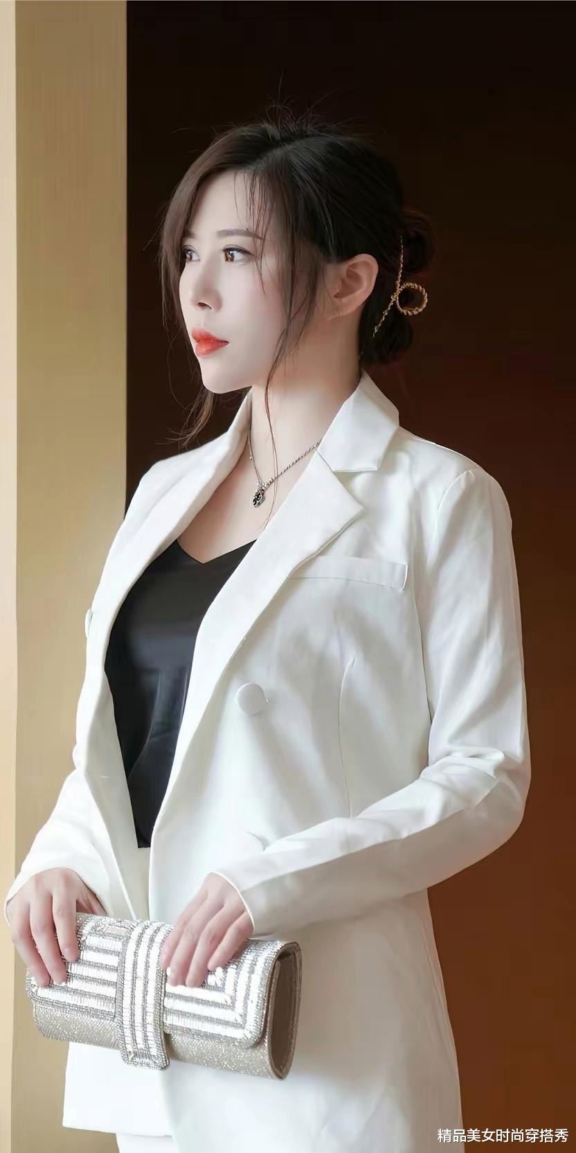 极简黑白搭, 优雅与个性的美感并存!