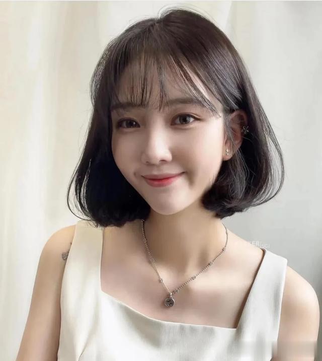 春季剪个包脸短发