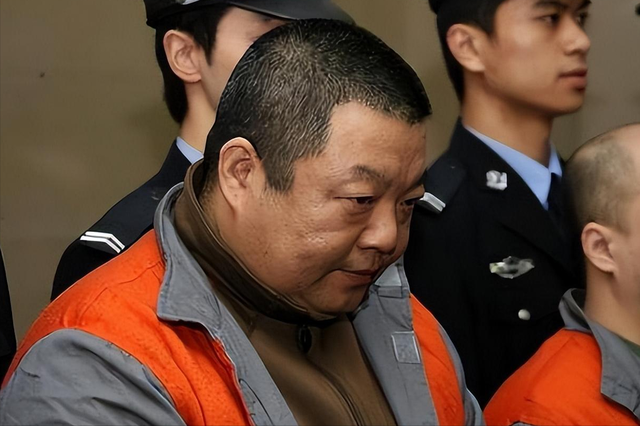 黑道歌手臧天朔有多狂，扇梅婷耳光，砸刘德华场子，结局令人唏嘘