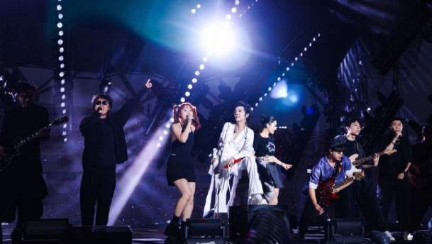 一场演唱会,戳穿了华晨宇“真正实力”:“做法”多年终于上道了