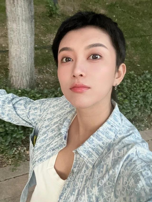 露耳超短发,时尚还帅气,爱个性的美女一定要试试