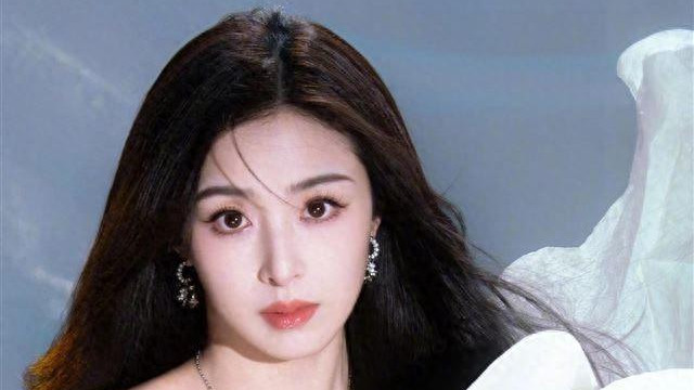 张含韵：从酸甜少女到时代镜像的十五年嬗变