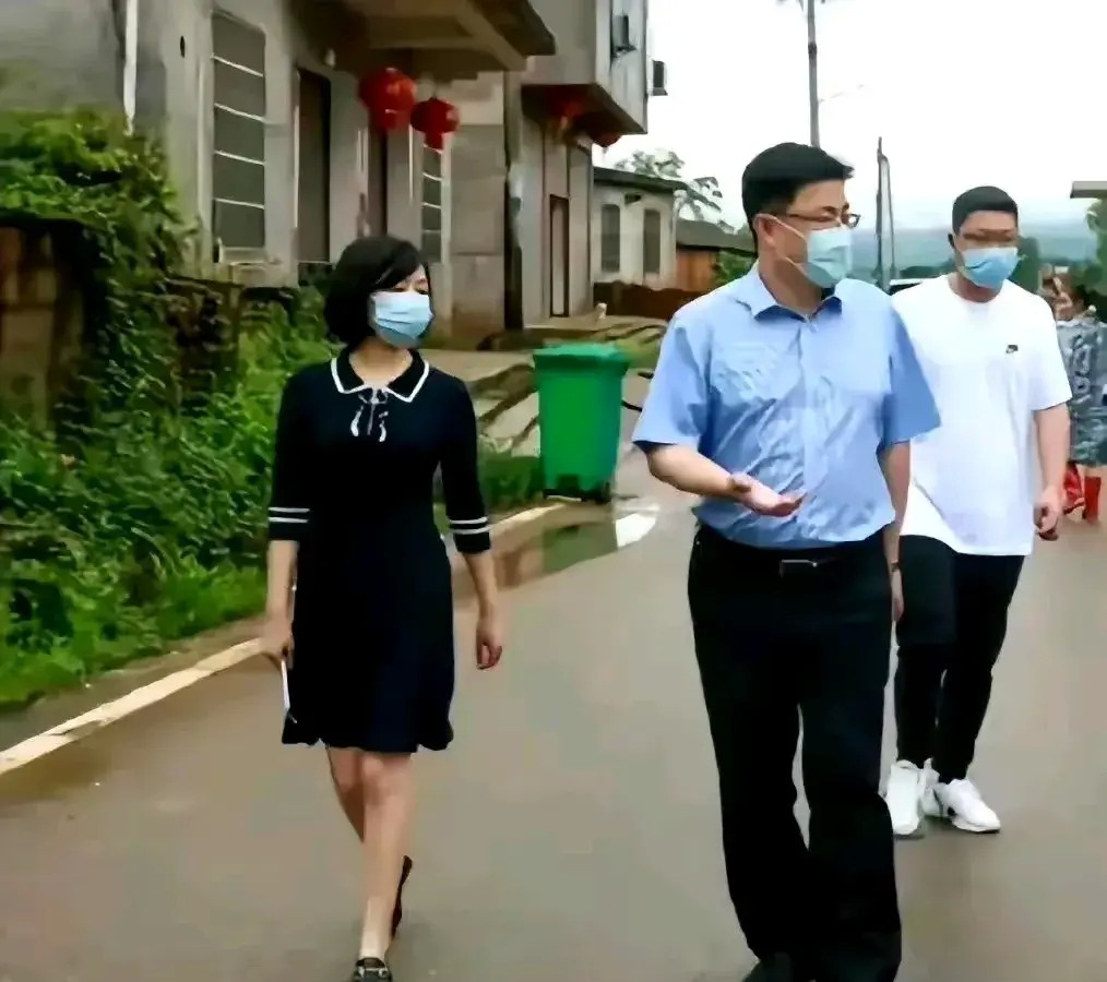 难怪毛奇成天纠缠着李佩霞，直到李佩霞多年前旧照曝光，简直堪比貂蝉