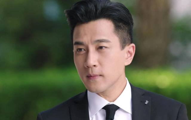 这些男星长相看似很帅，实则越看越怪，吴磊、肖战榜上有名